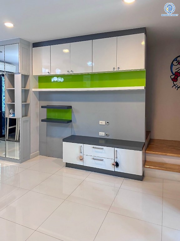 *****ทาวน์โฮม 3 ชั้นมือสอง โครงการ บ้านกลางเมือง งามวงศ์วาน หลังมุม เนื้อที่ 26.10 ตร.ว. ฟังก์ชัน 3 ห้องนอน 3 ห้องน้ำ 2 ที่จอดรถ บ้านสภาพดีเยี่ยม พร้อมเข้าอยู่ได้เลย โครงการบนทำเลเดินทางสะดวก เชื่อมต่อถนนวิภาวดี-รังสิต ถนนประชาชื่น ถนนงามวงศ์วาน ใกล้เดอะมอลล์ ไลฟ์สโตร์ งามวงศ์วาน